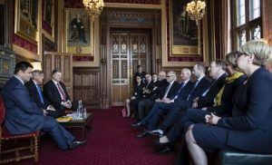 Порошенко обсудил с британскими депутатами сотрудничество с НАТО