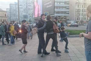 В Москве задержали 10-летнего мальчика за чтение “Гамлета” (+Видео)
