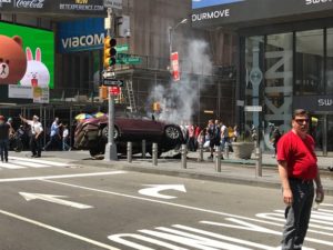 В Нью-Йорке машина влетела в толпу
