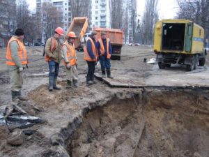 Опубликовано видео момента прорыва трубы в Киеве