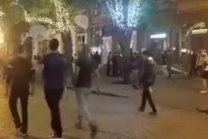 В Одессе на Дерибасовской ночью устроили массовую драку (+Видео)