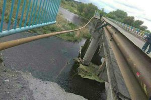 В Харьковской области обрушился мост через Северский Донец