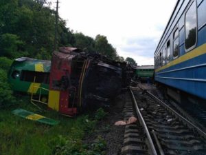В Хмельницкой области столкнулись грузовой и пассажирский поезда