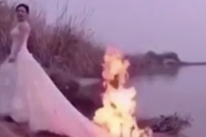 В Китае невеста едва не сгорела ради экстремального кадра