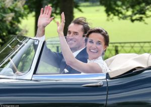 Принц Гарри взорвал соцсети снимками со свадьбы