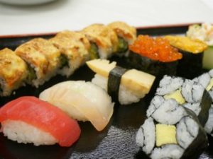 Ученые назвали главную опасность суши и роллов