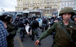 Массовые протесты в РФ: тысячи задержанных