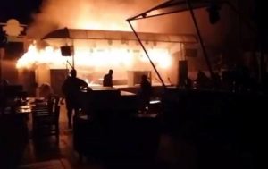 В Одессе загорелся ночной клуб Пляжник