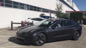 Серийная Tesla Model 3 засветилась в интернете (+Видео)