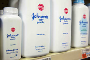 Заболевшая раком американка получит $417 млн компенсации от Johnson & Johnson