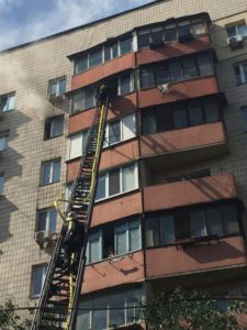 В Святошинском районе Киева горела многоэтажка, погиб ребенок, – ГСЧС
