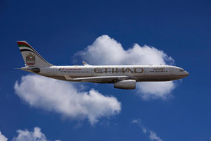 Пилот Etihad Airways умер во время рейса