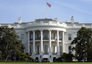 Дональд Трамп показал, как украсили Белый дом к Хеллоуину (+Видео)