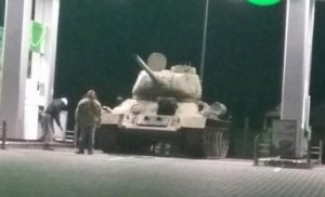 На АЗС под Киевом заправляли танк