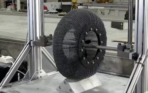 NASA создало непробиваемые шины