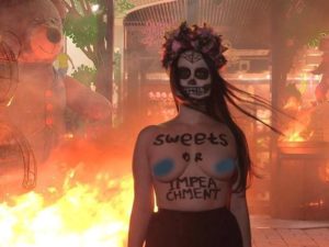 Активистка Femen устроила пикантную акцию протеста у магазина Roshen (+18 Видео)