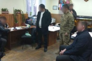 В Запорожской области сотрудников прокуратуры задержали на взятке