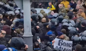 В Киеве новые стычки при задержании Саакашвили