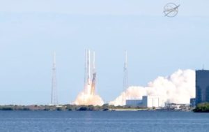 SpaceX успешно запустила корабль Dragon на МКС