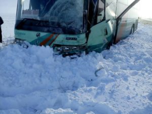 Под Запорожьем пассажирский автобус попал в ДТП: есть жертвы