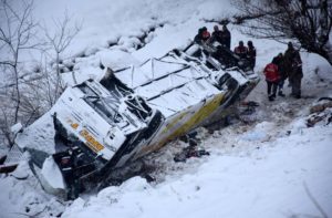 Автобус со школьниками слетел в ров в Турции, 11 погибших