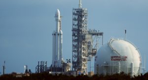 На космодроме поставили тяжелую ракету SpaceX (+Видео)