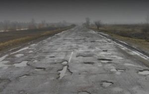 Едь, молись, трясись: Сумская сняла самую адскую дорогу Украины