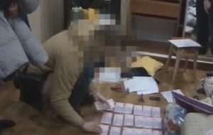 В Николаевской области два копа “обложили данью” наркомана