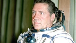Умер известный украинский космонавт