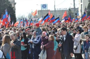 В Донецке проходит марш в честь годовщины ДНР