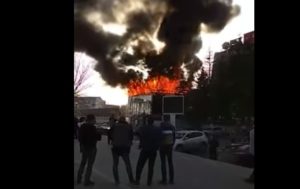 В российской Самаре возле ТРЦ начался пожар