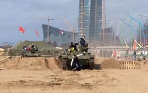 В Петербурге танк переехал посетителей фестиваля (+Видео)