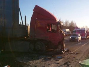 Появилось первое видео с места крупной смертельной аварии с автобусом в России