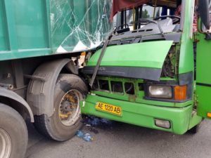 Масштабное ДТП в Каменском: пострадали 13 человек