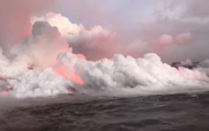 Извержение на Гавайях: потоки лавы достигли океана