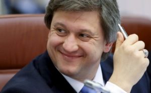 Своих не сдает: как министр Данилюк отрабатывает интересы Януковича