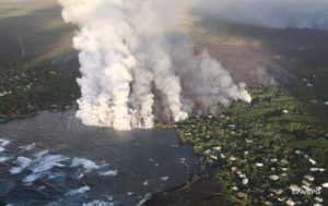 На Гавайях вулкан уничтожил курортный залив