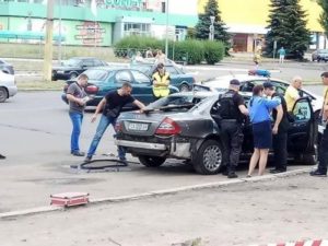 В Черкассах подорвали авто, погиб бизнесмен – СМИ