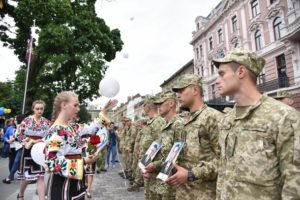 Во Львове прошел парад десантников