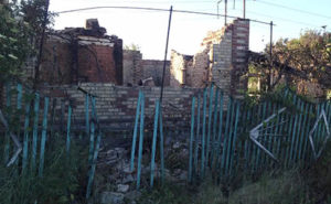 Террористы выжигают дома мирных жителей на Донбассе
