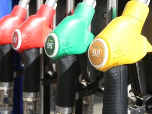 Кабмин ввел госрегулирование цен на бензин и дизельное топливо