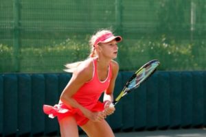 Украинская теннисистка выиграла престижный турнир, разгромив россиянку