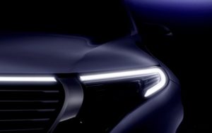 Кроссовер Mercedes-Benz EQC показали в новом видео