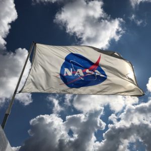 Nasa обнаружило ледники на поверхности Луны