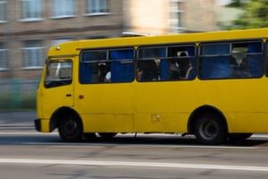 В Киеве трое вооруженных мужчин захватили маршрутку с пассажирами