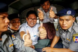 Суд Мьянмы приговорил журналистов Reuters к семи годам тюрьмы