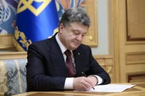 Порошенко уравнял права мужчин и женщин в армии