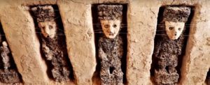 В Перу археологи обнаружили 19 идолов в масках: видео