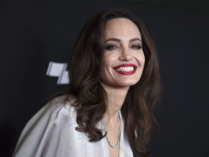 Джоли отказалась от фамилии бывшего мужа