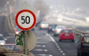 В Киеве возобновилось ограничение скорости в 50 км/ч